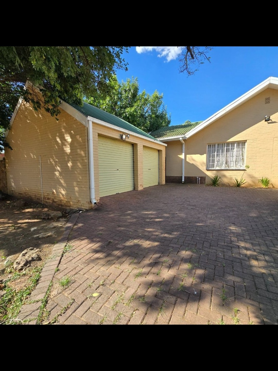 4 Bedroom Property for Sale in Brandwag Free State